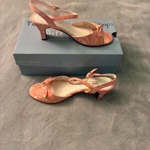 Soft Style Women's Vibrant Heels